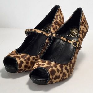 Vince Camuto leopard print heel size 7
